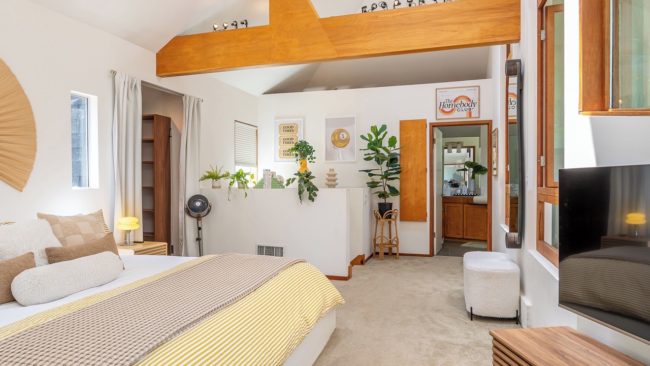 Photo of Bedroom in Calabasas