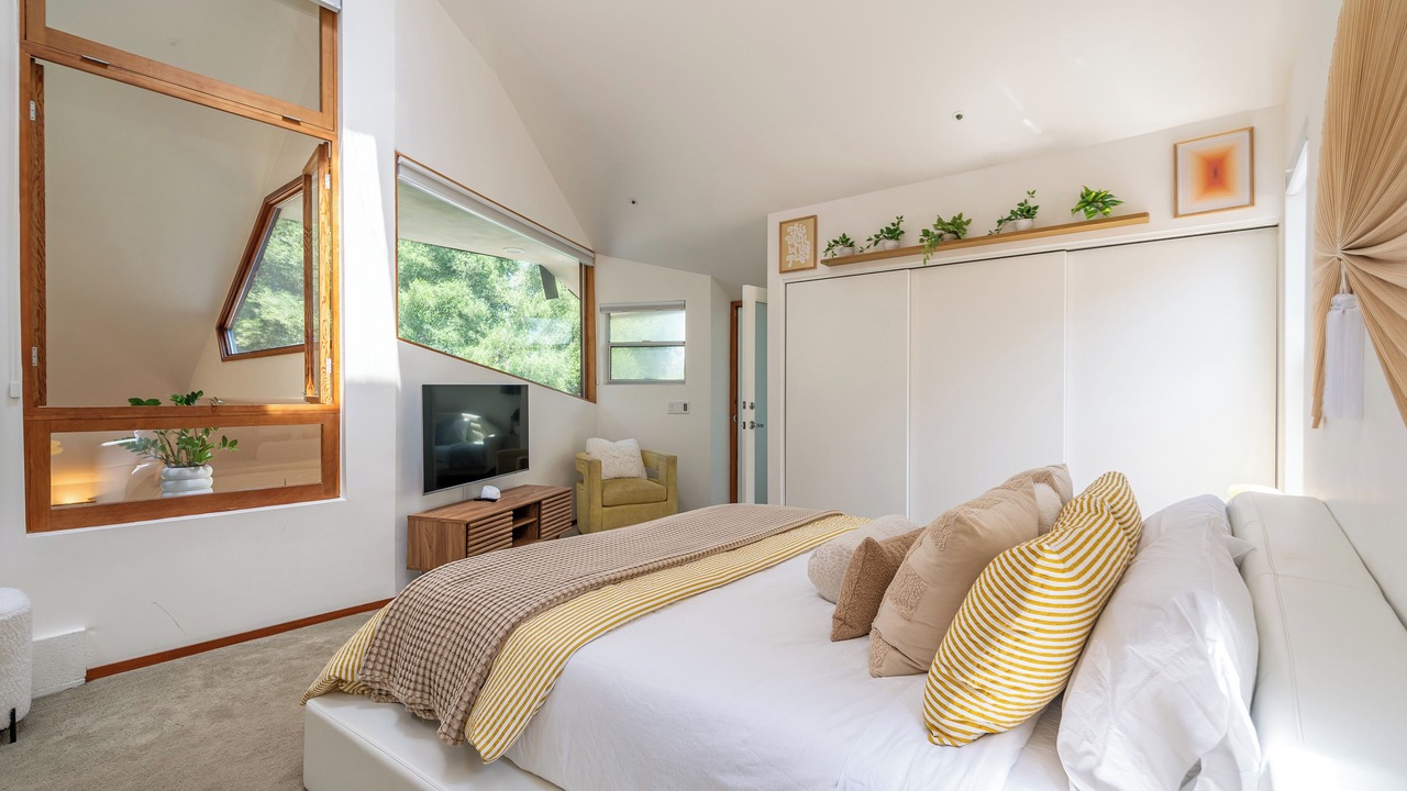 Photo of Bedroom in Calabasas