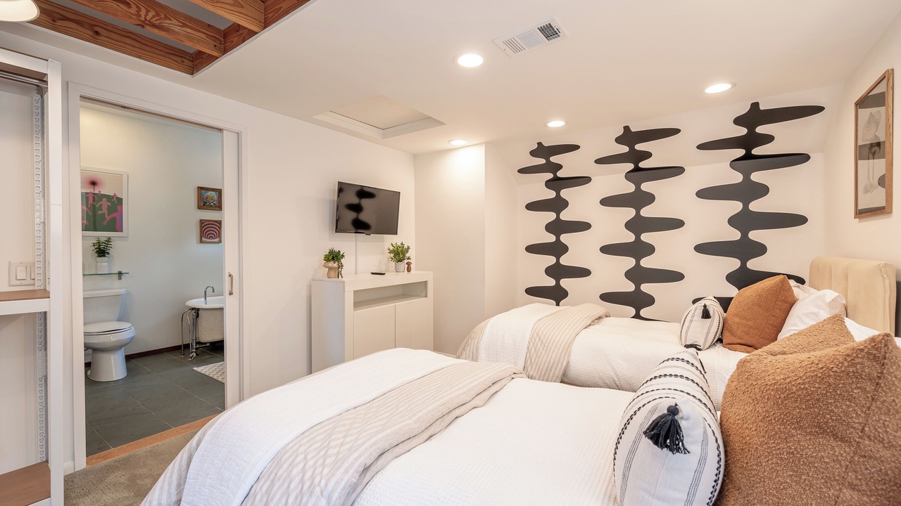 Photo of Bedroom in Calabasas