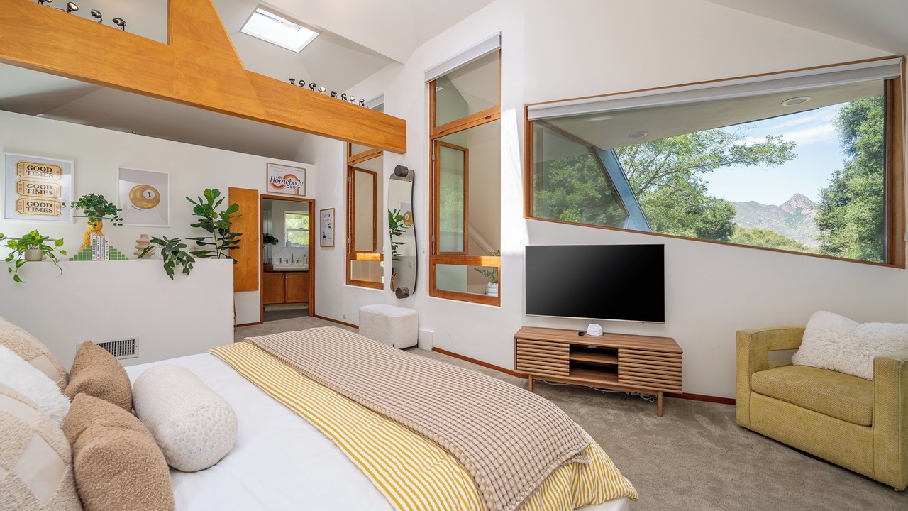 Photo of Bedroom in Calabasas