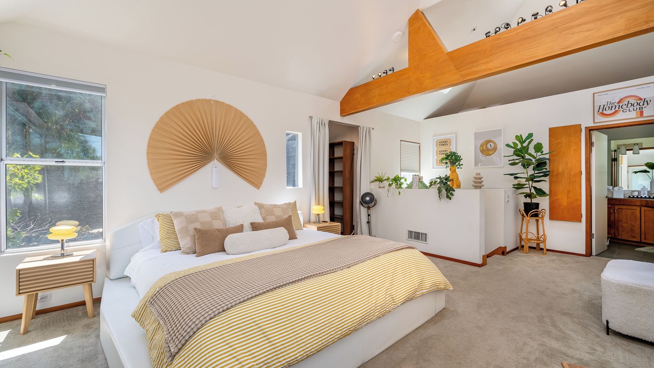 Photo of Bedroom in Calabasas