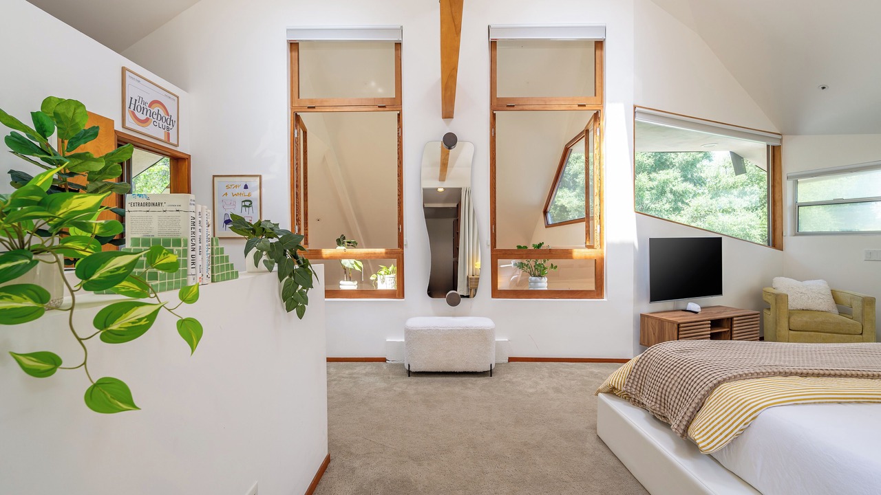 Photo of Bedroom in Calabasas