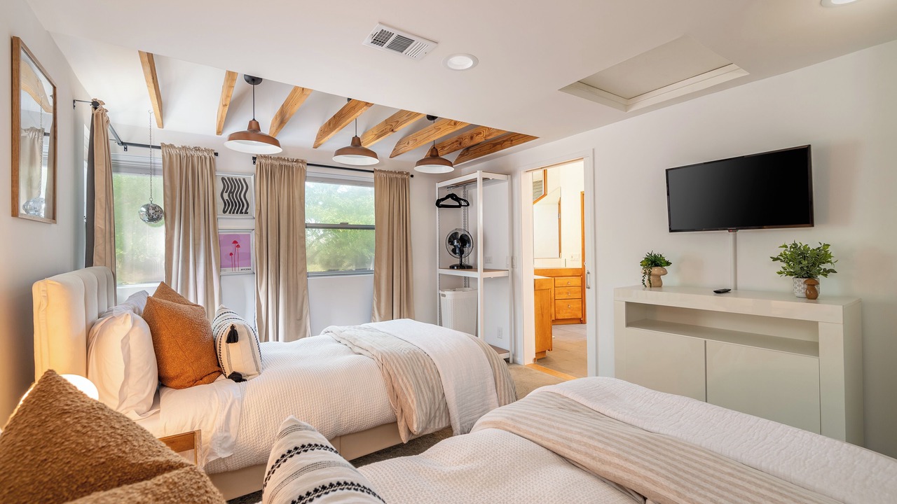 Photo of Bedroom in Calabasas