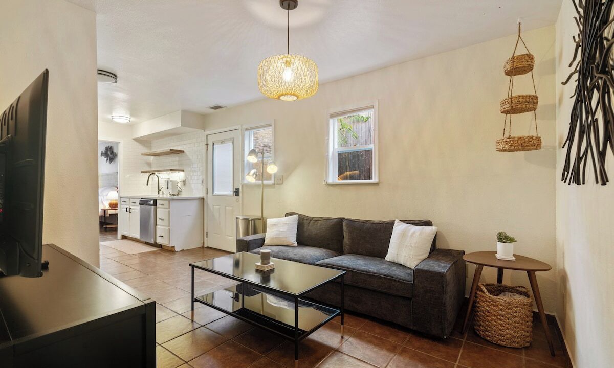 Photo of Livingroom in Grant Hill