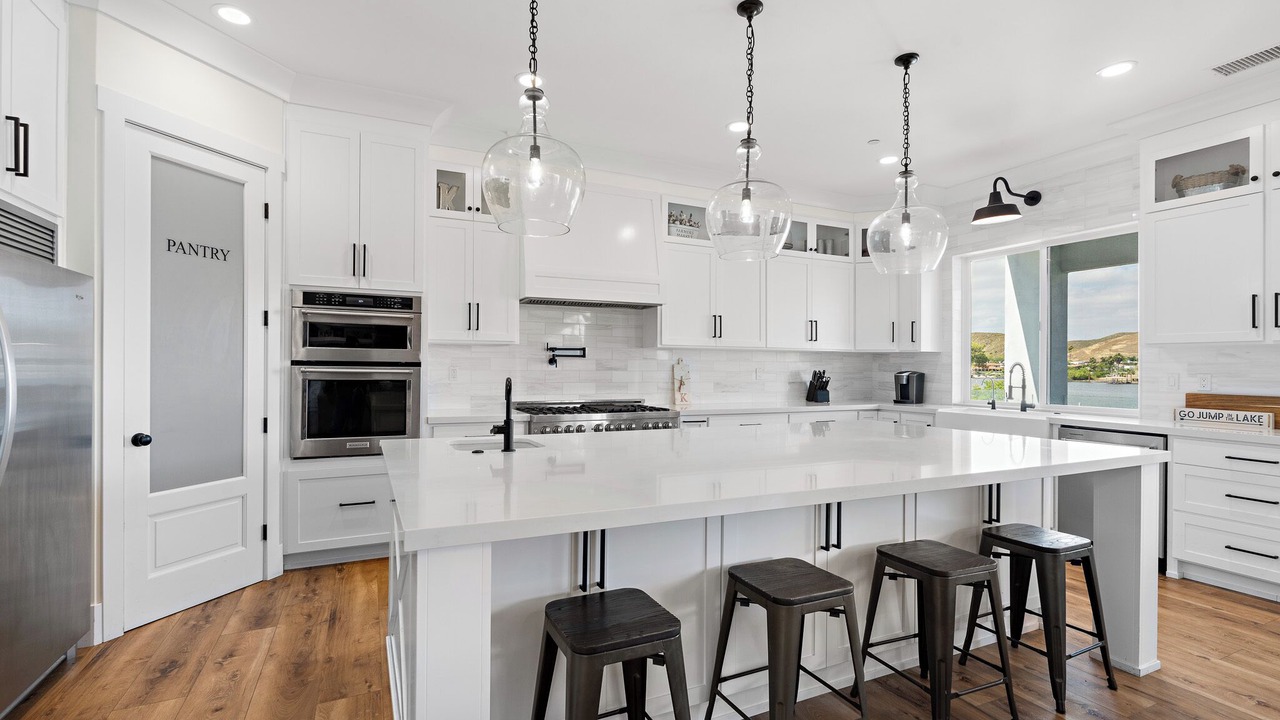 Photo of Kitchen in Canyon Lake