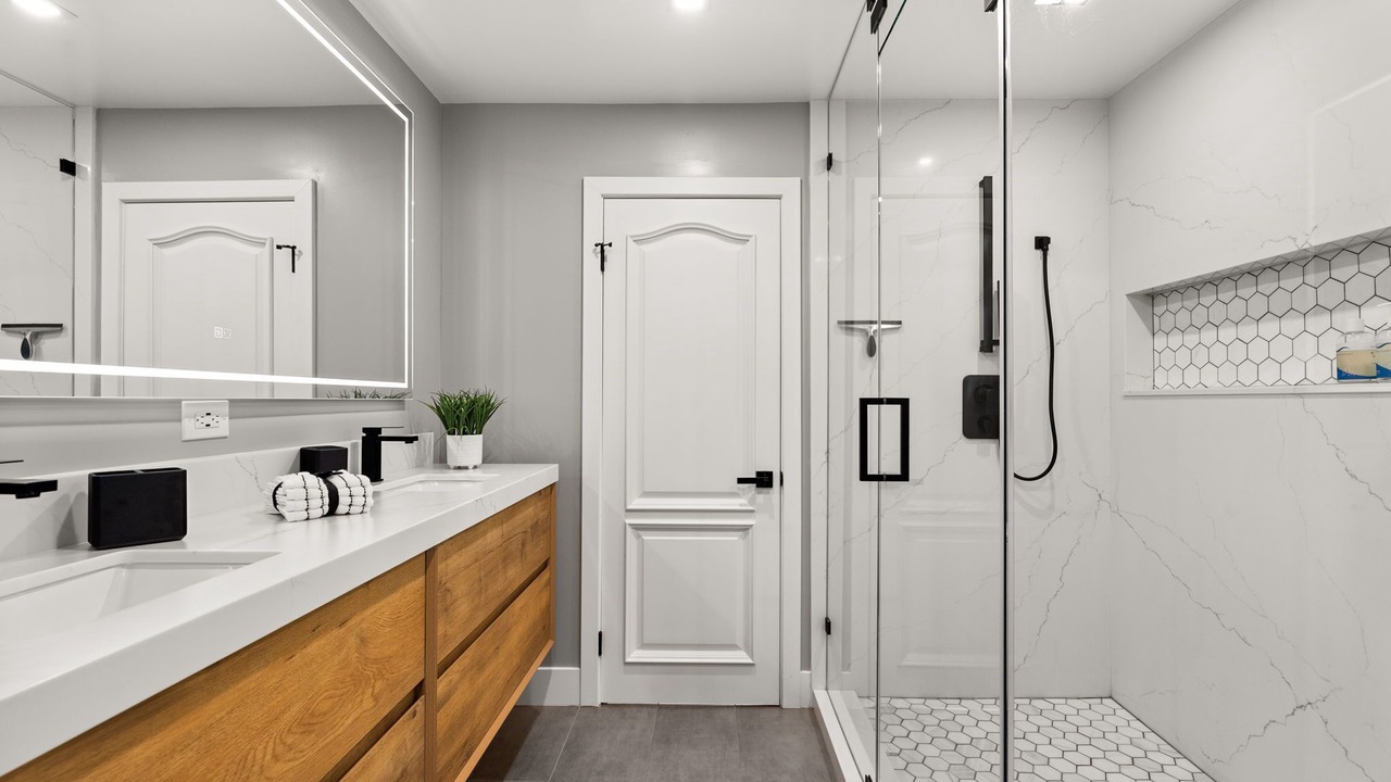 Photo of Bathroom in Orange