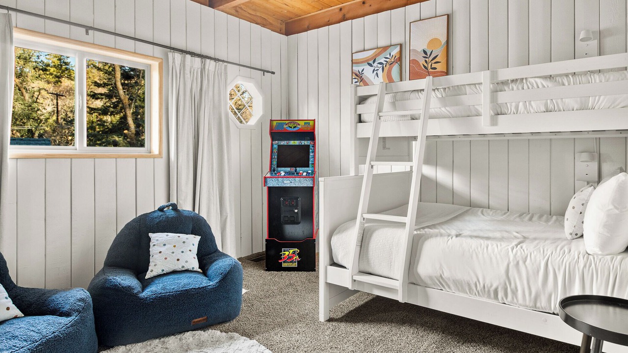 Photo of Bedroom in Arrowbear Lake