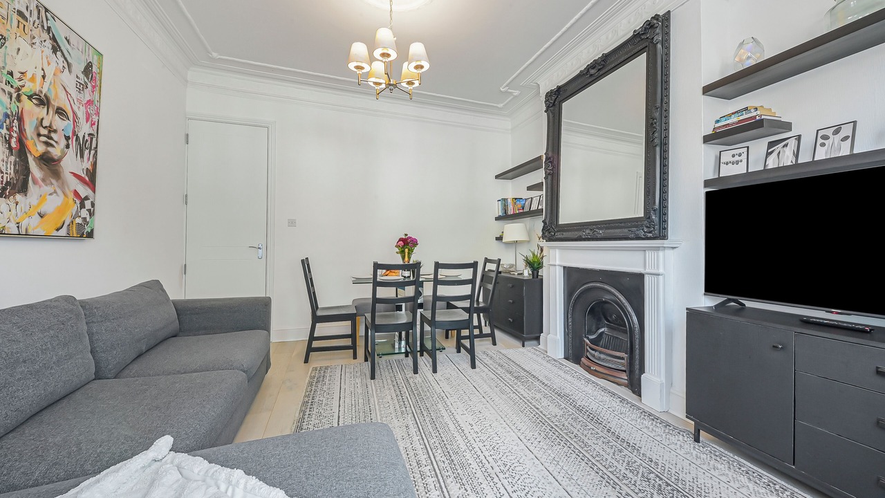 Photo of Livingroom in Queen's Park