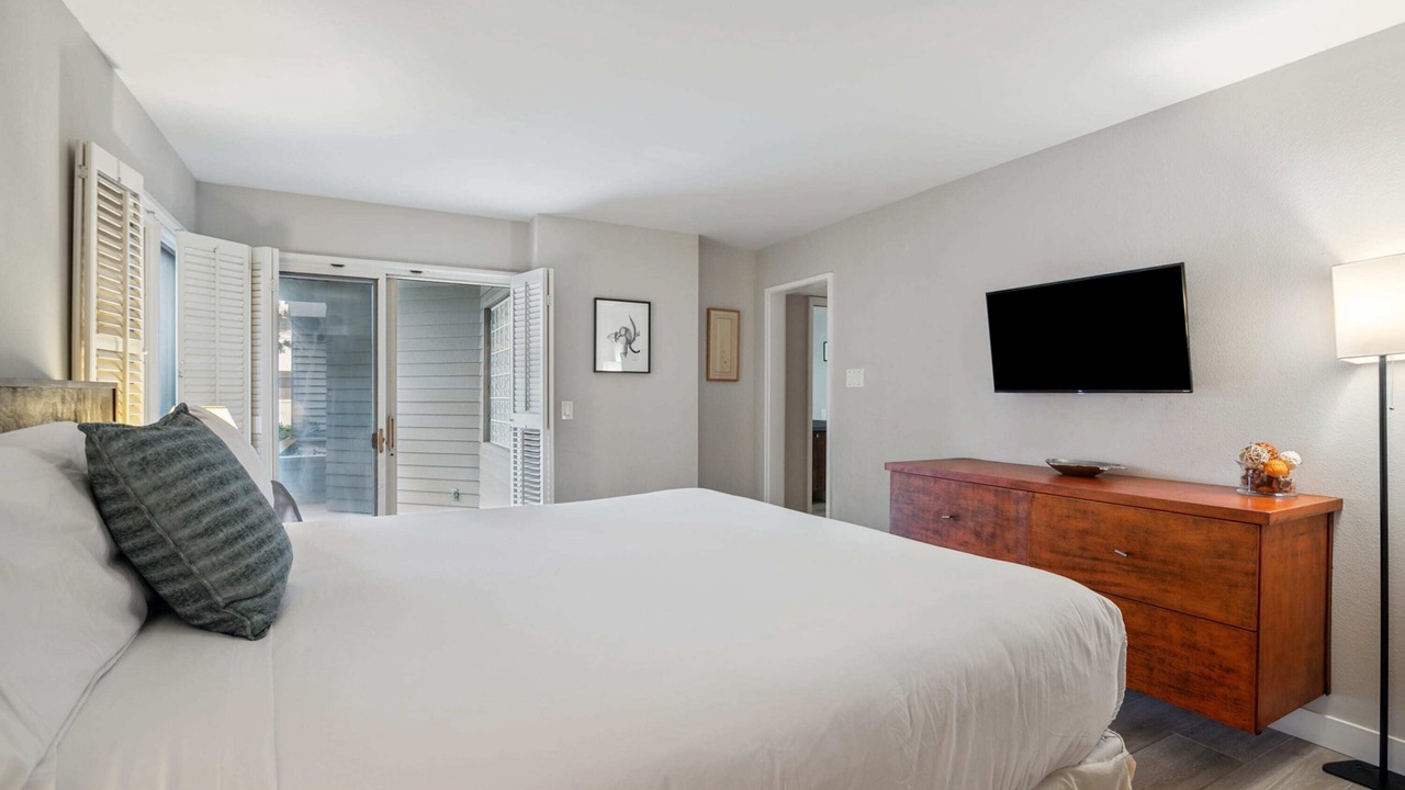 Photo of Bedroom in Village of La Jolla
