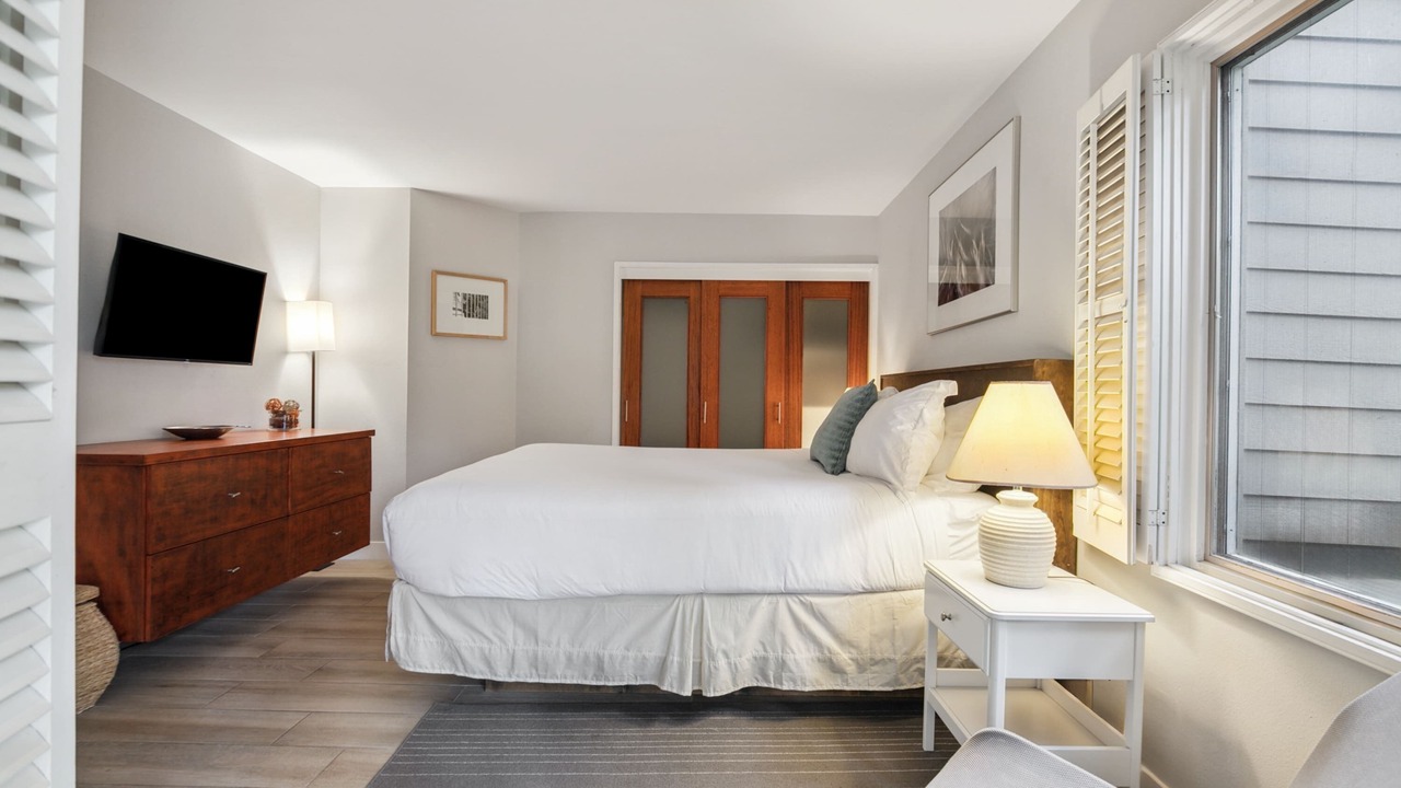 Photo of Bedroom in Village of La Jolla