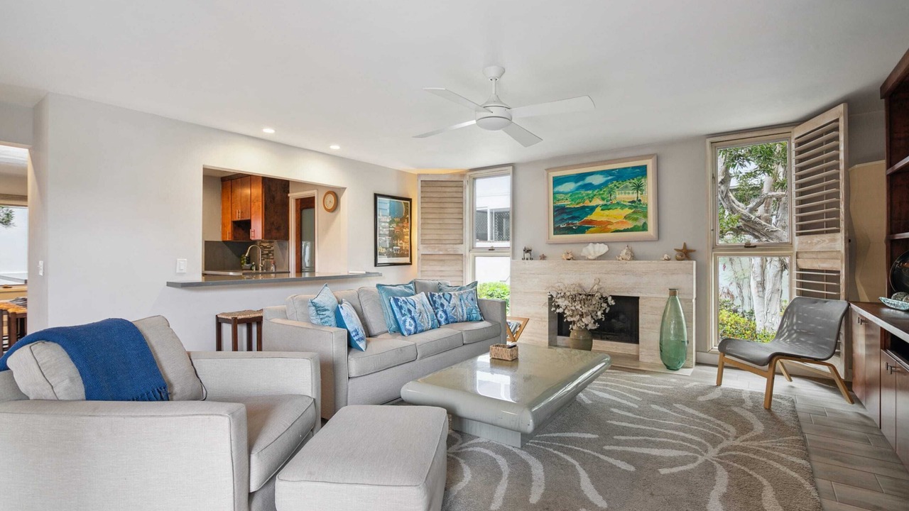 Photo of Livingroom in Village of La Jolla