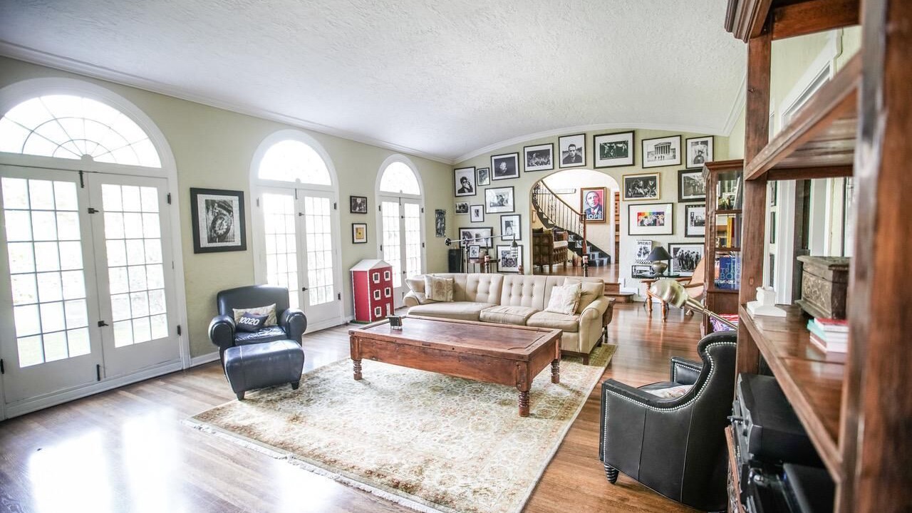 Photo of Livingroom in Greater Wilshire - Hancock Park