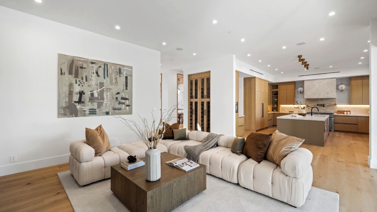 Photo of Livingroom in Encino