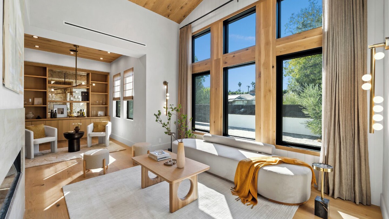 Photo of Livingroom in Encino