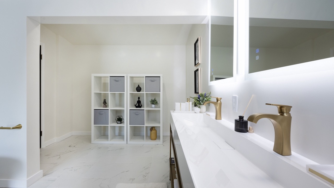 Photo of Bathroom in Hollywood Hills West