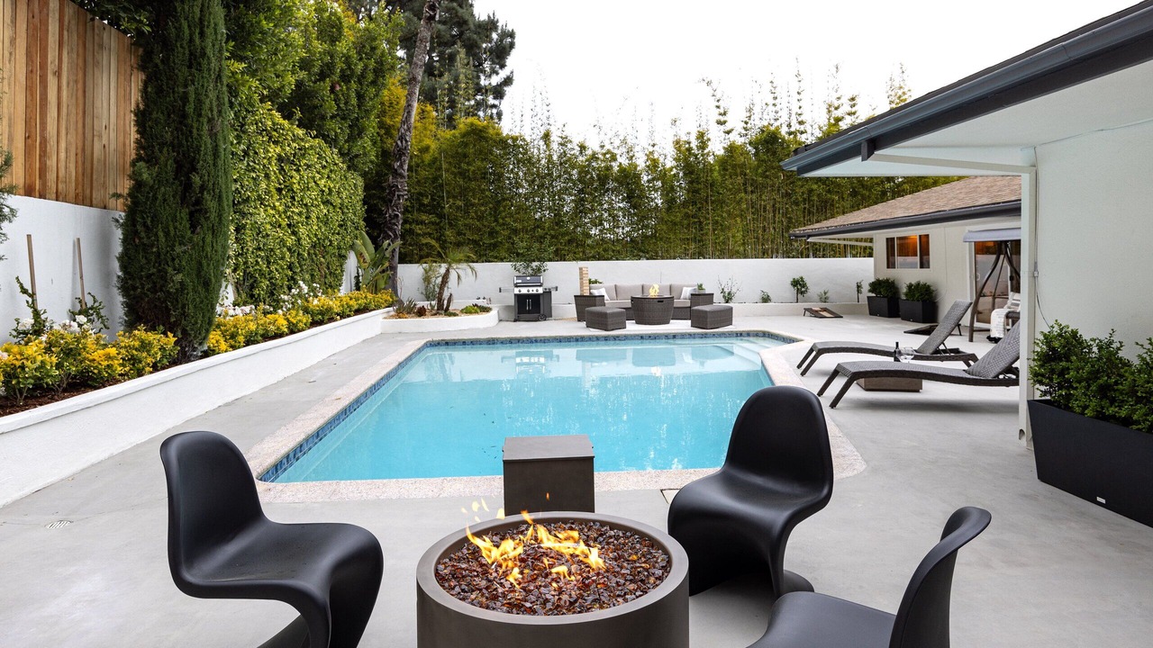 Photo of Outdoor in Hollywood Hills West