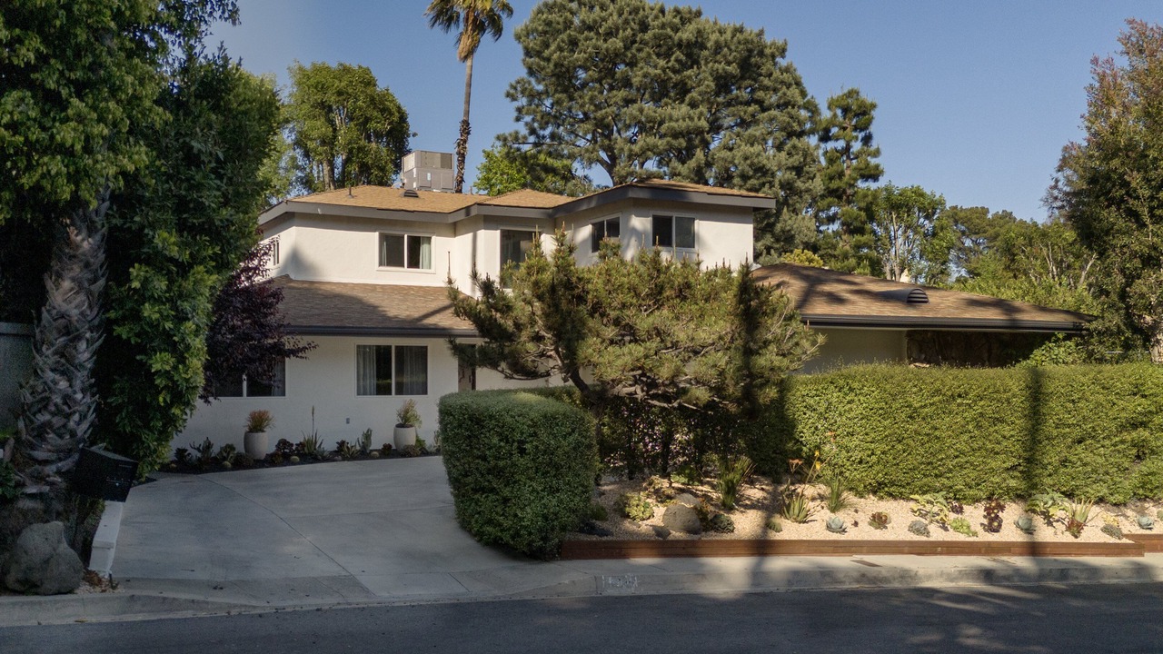 Photo of Outdoor in Hollywood Hills West