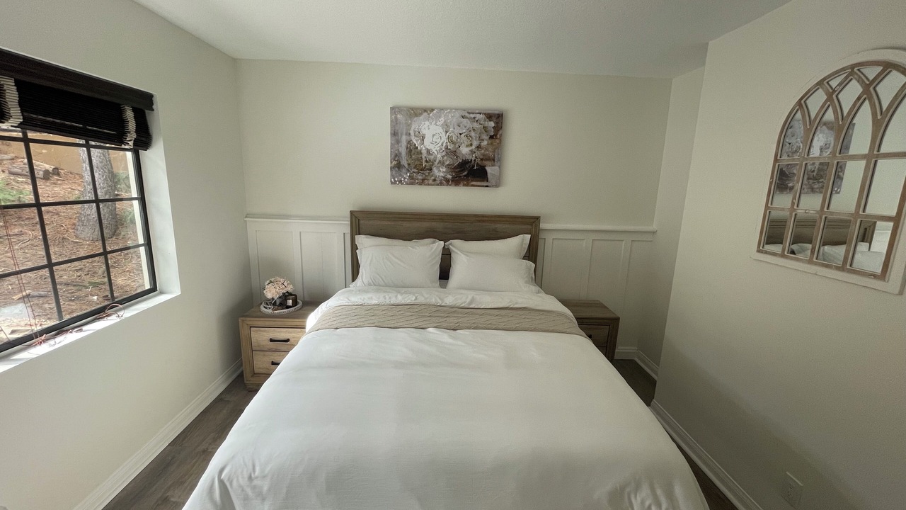 Photo of Bedroom in Twin Peaks