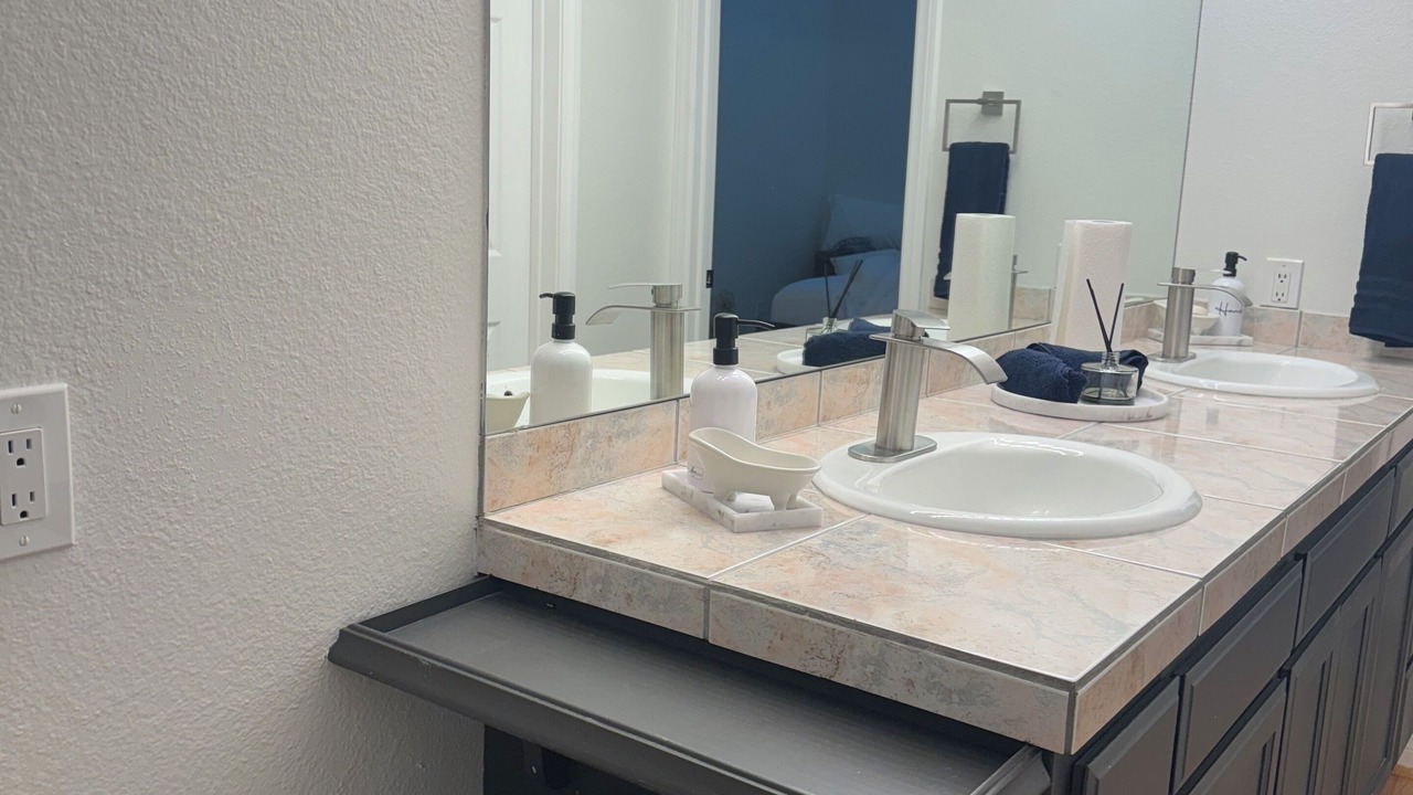 Photo of Bathroom in Twin Peaks