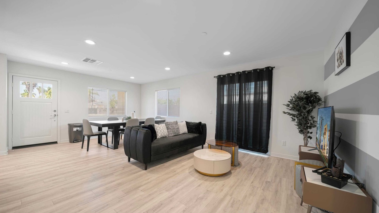 Photo of Livingroom in Westmont