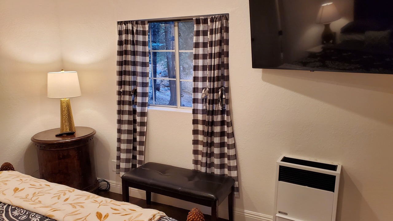 Photo of Bedroom in Twin Peaks
