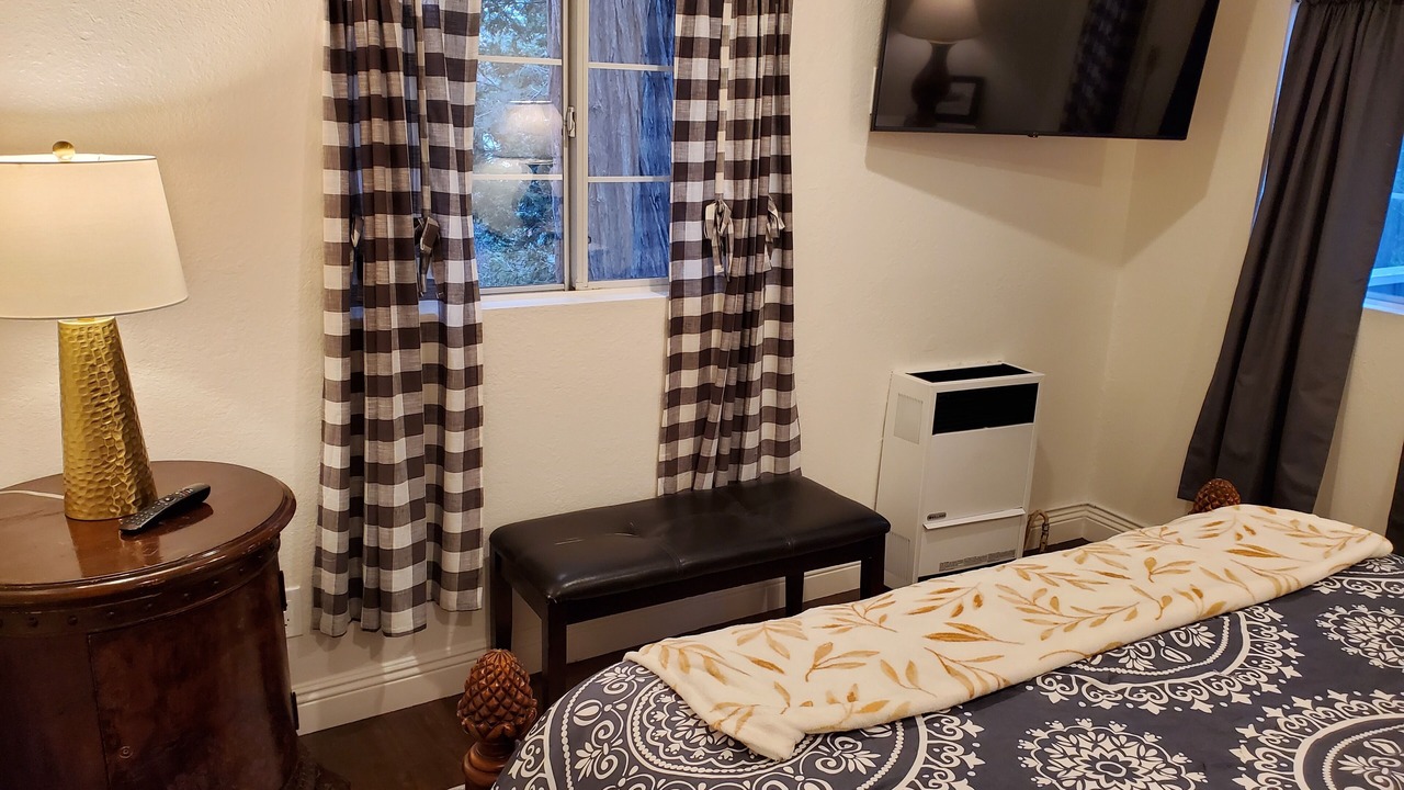 Photo of Bedroom in Twin Peaks