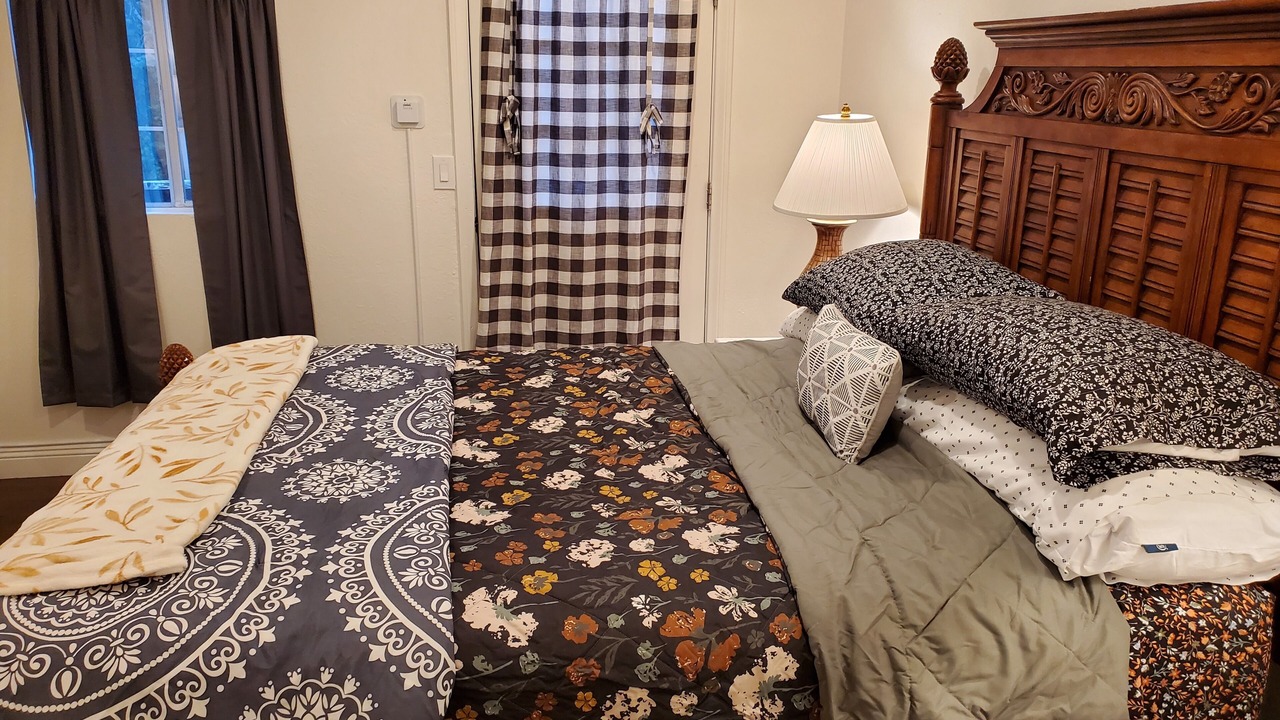 Photo of Bedroom in Twin Peaks