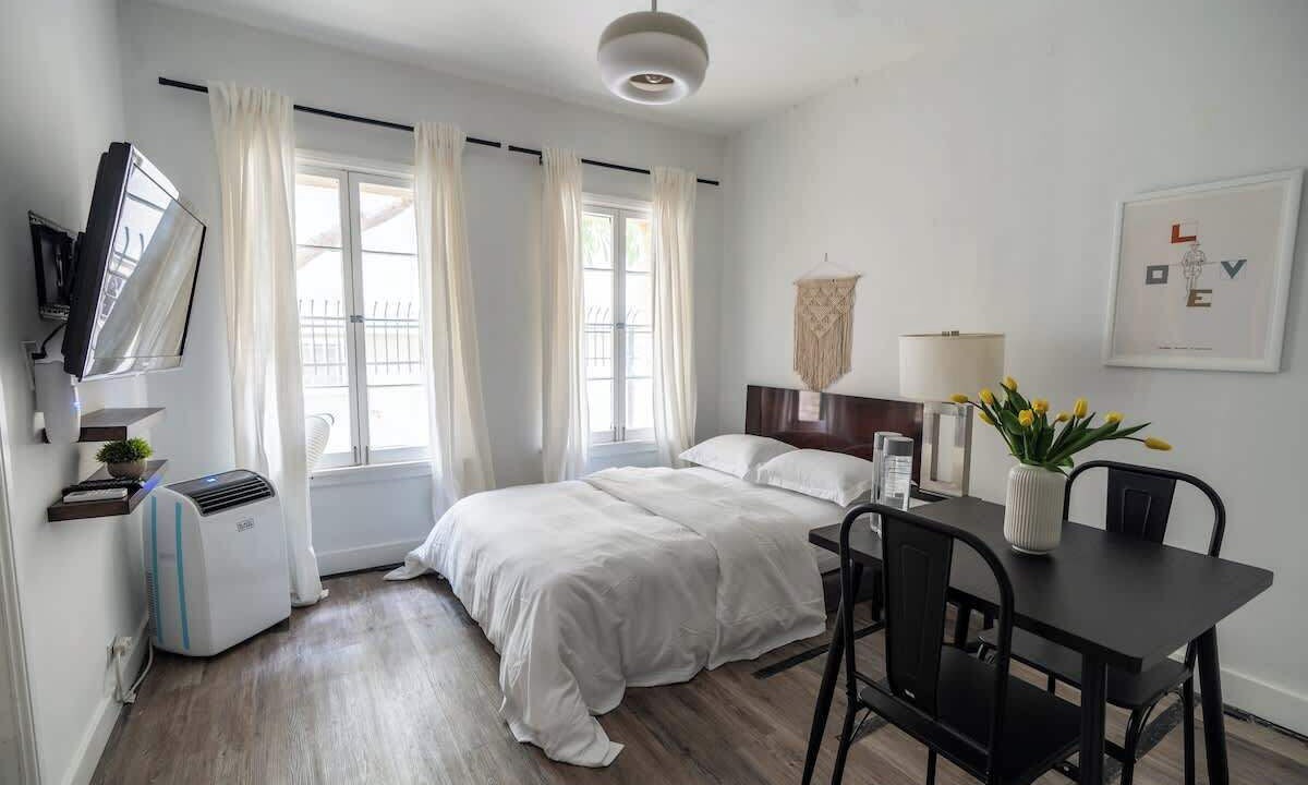 Photo of Bedroom in Hollywood