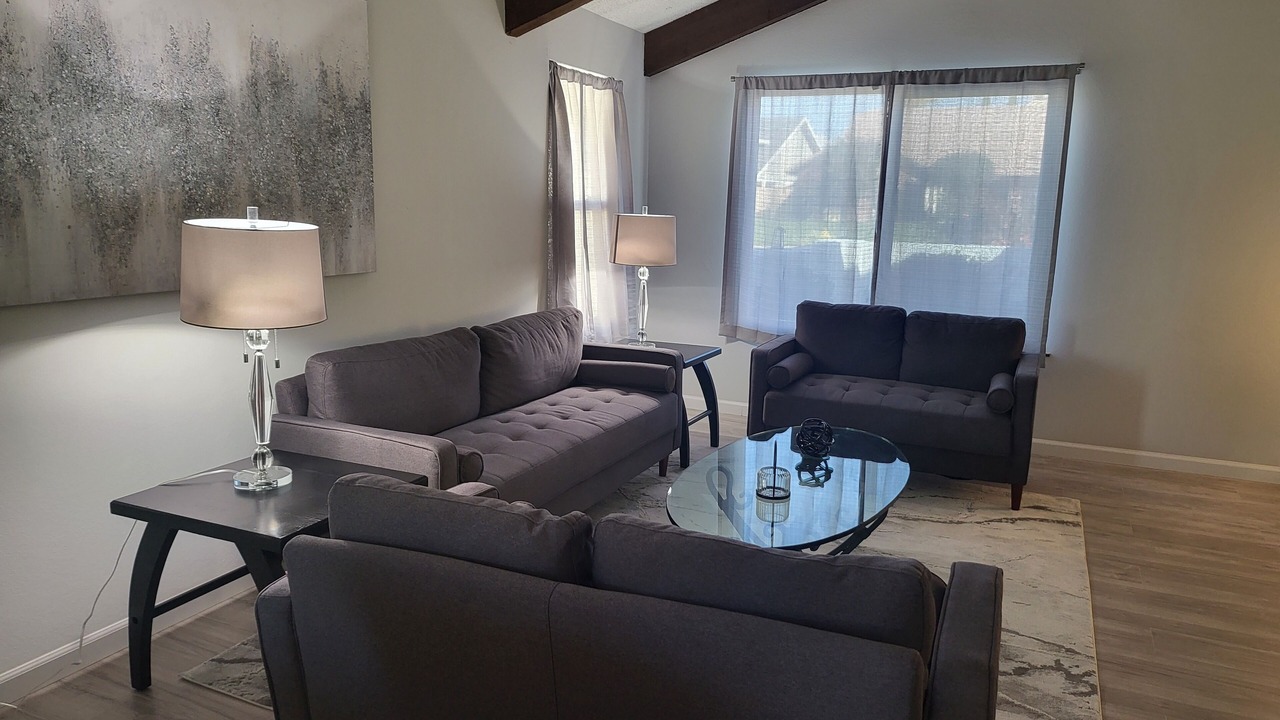 Photo of Livingroom in Victorville