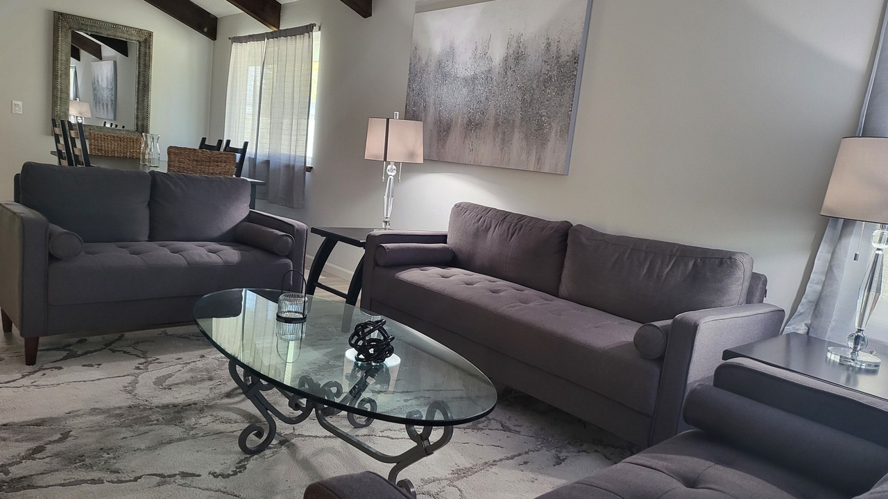 Photo of Livingroom in Victorville