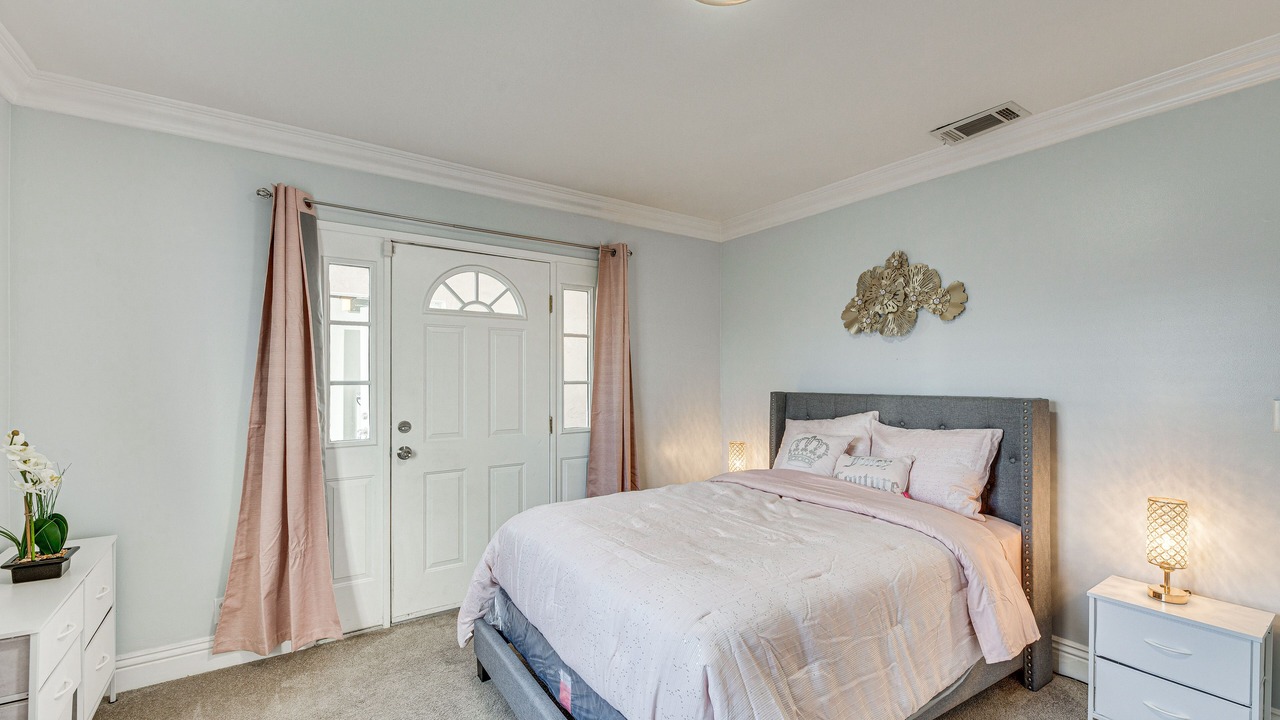 Photo of Bedroom in Compton