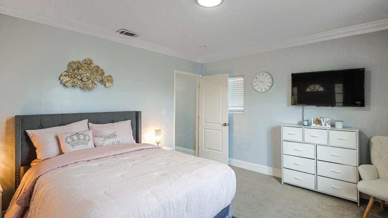 Photo of Bedroom in Compton