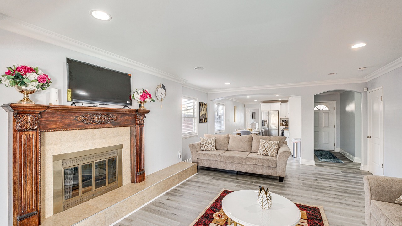 Photo of Livingroom in Compton