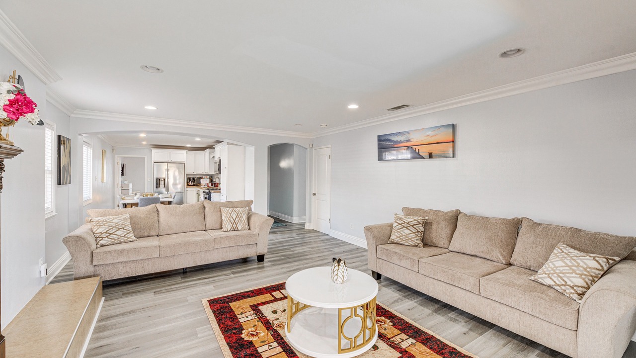 Photo of Livingroom in Compton
