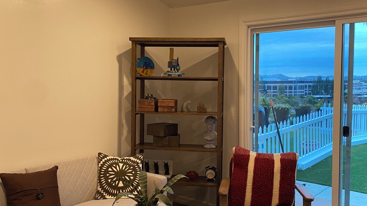 Photo of Livingroom in Warner Center