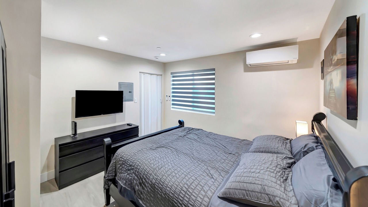 Photo of Bedroom in Tarzana