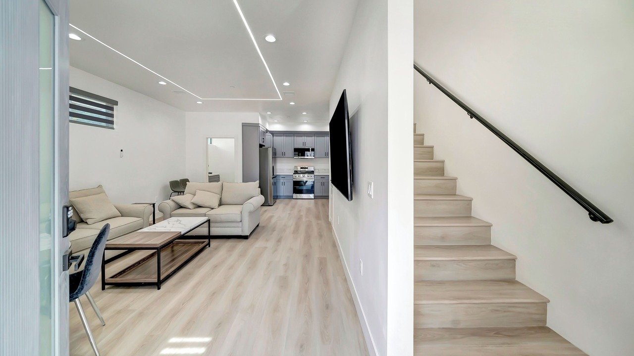 Photo of Livingroom in Tarzana