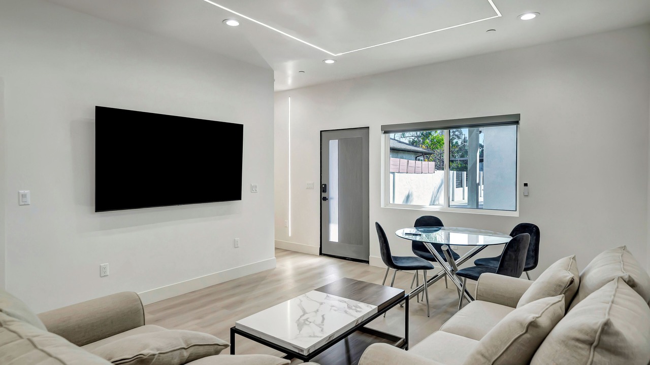 Photo of Livingroom in Tarzana