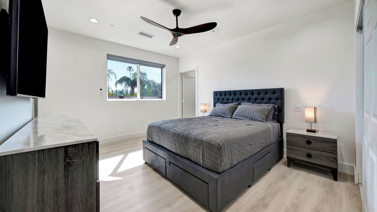 Photo of Bedroom in Tarzana