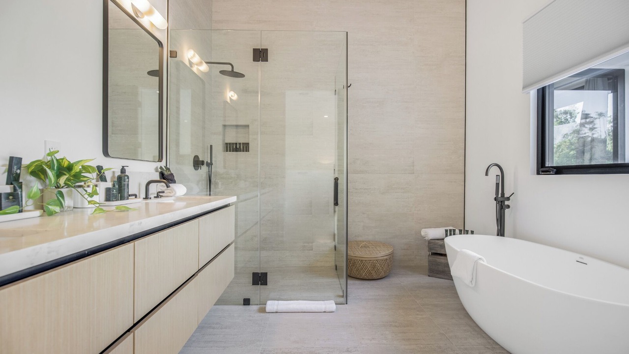 Photo of Bathroom in Hollywoodland