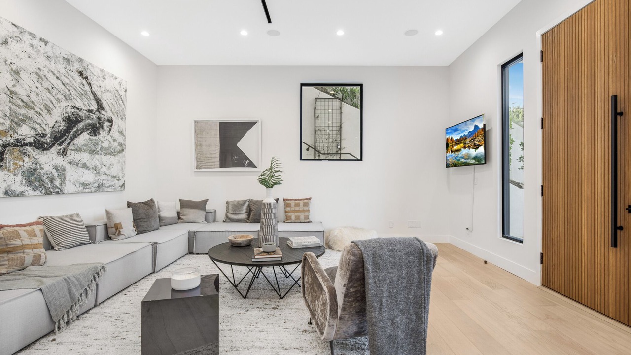 Photo of Livingroom in Hollywoodland