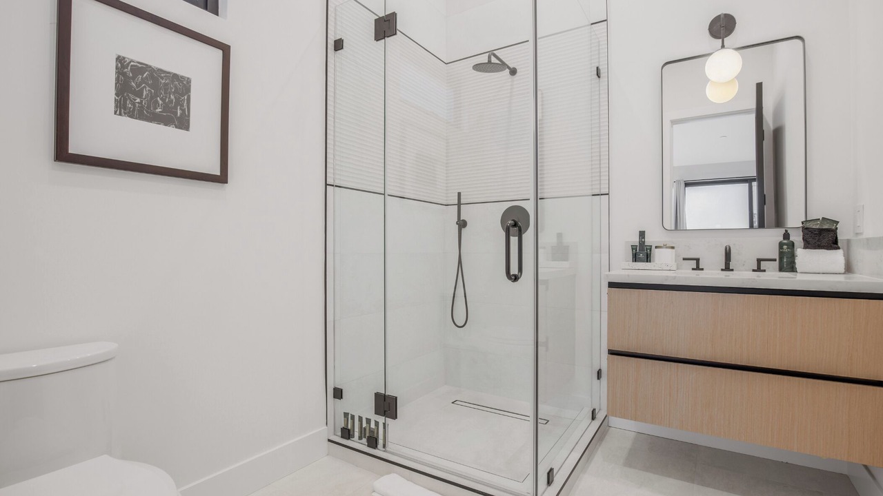 Photo of Bathroom in Hollywoodland
