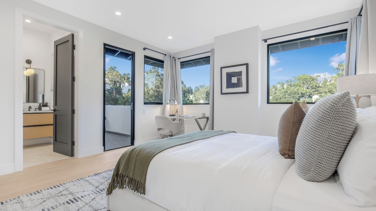 Photo of Bedroom in Hollywoodland