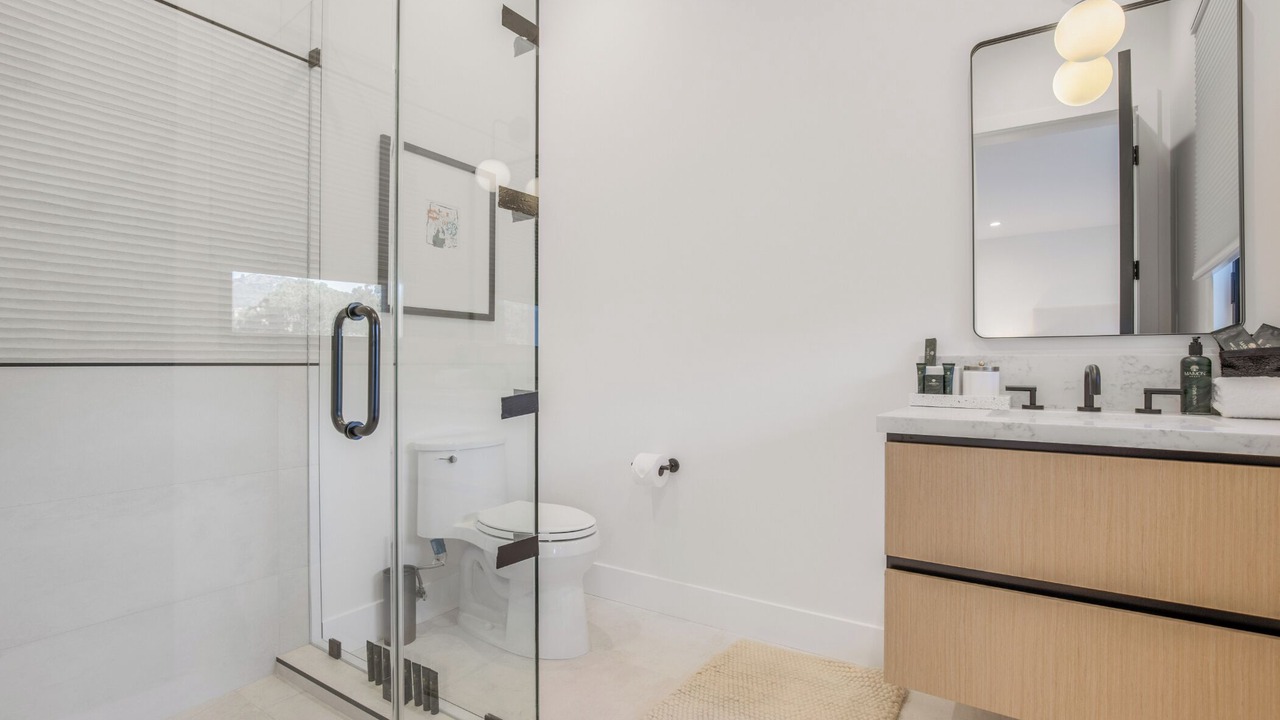 Photo of Bathroom in Hollywoodland