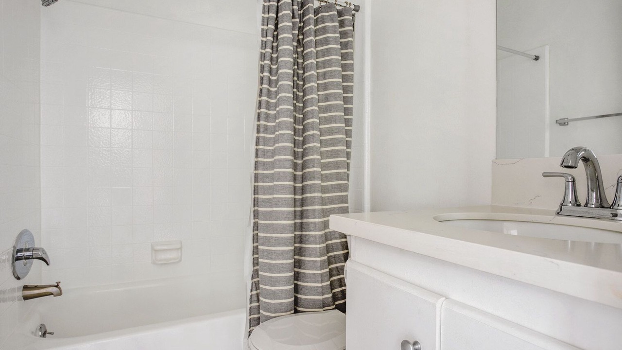 Photo of Bathroom in Miracle Mile