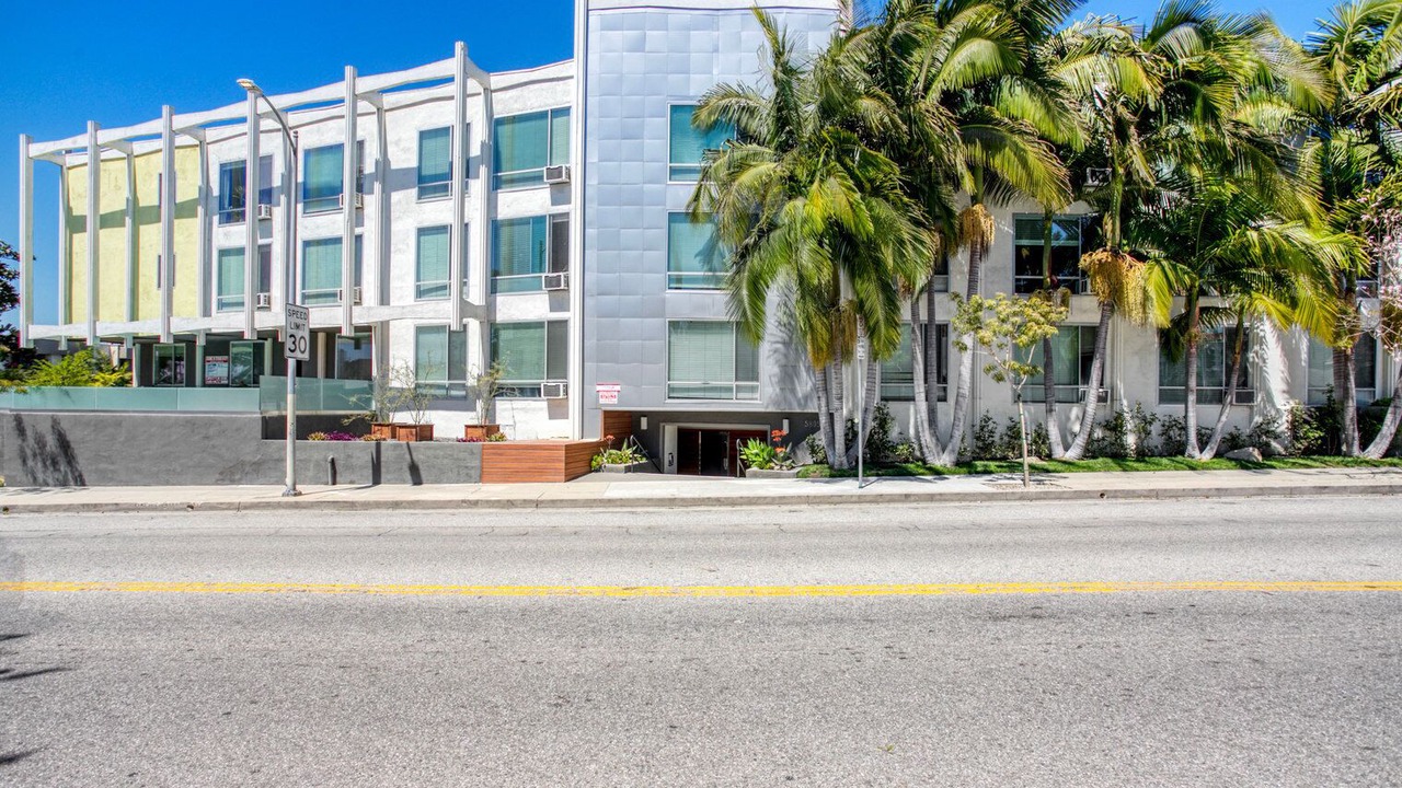 Photo of Outdoor in Miracle Mile