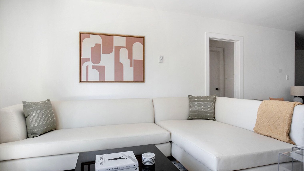 Photo of Livingroom in Miracle Mile
