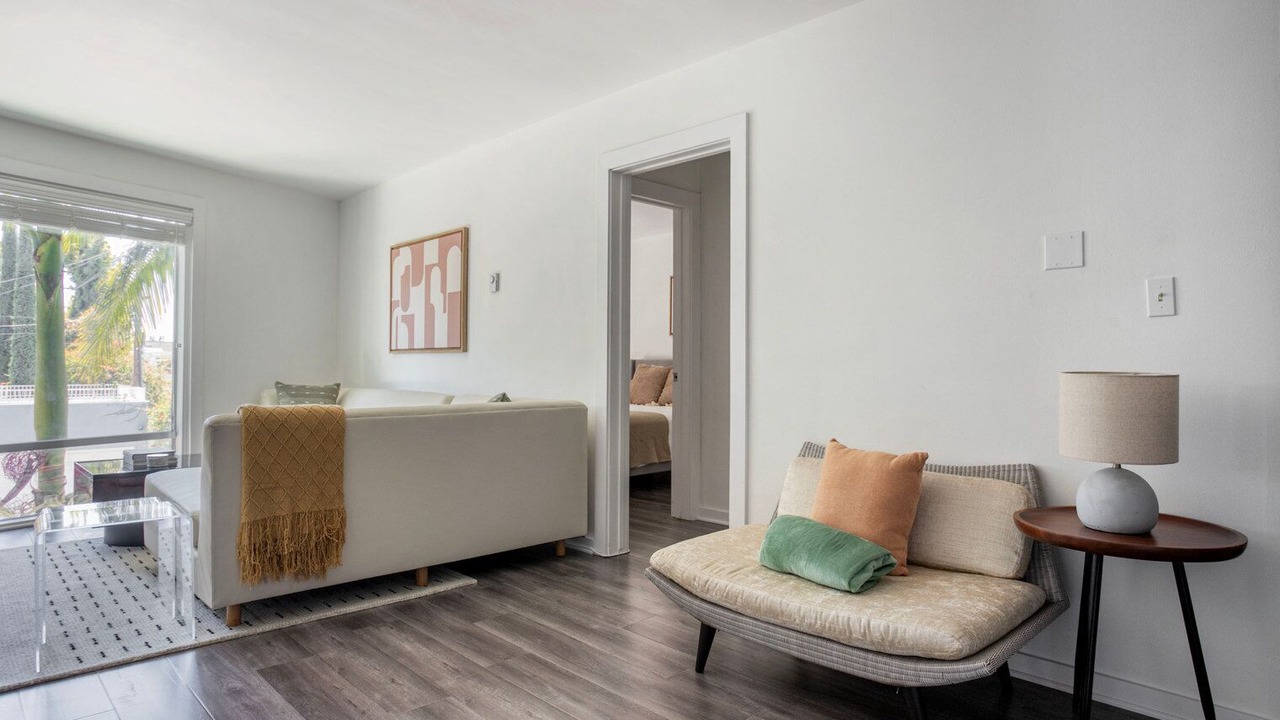 Photo of Livingroom in Miracle Mile