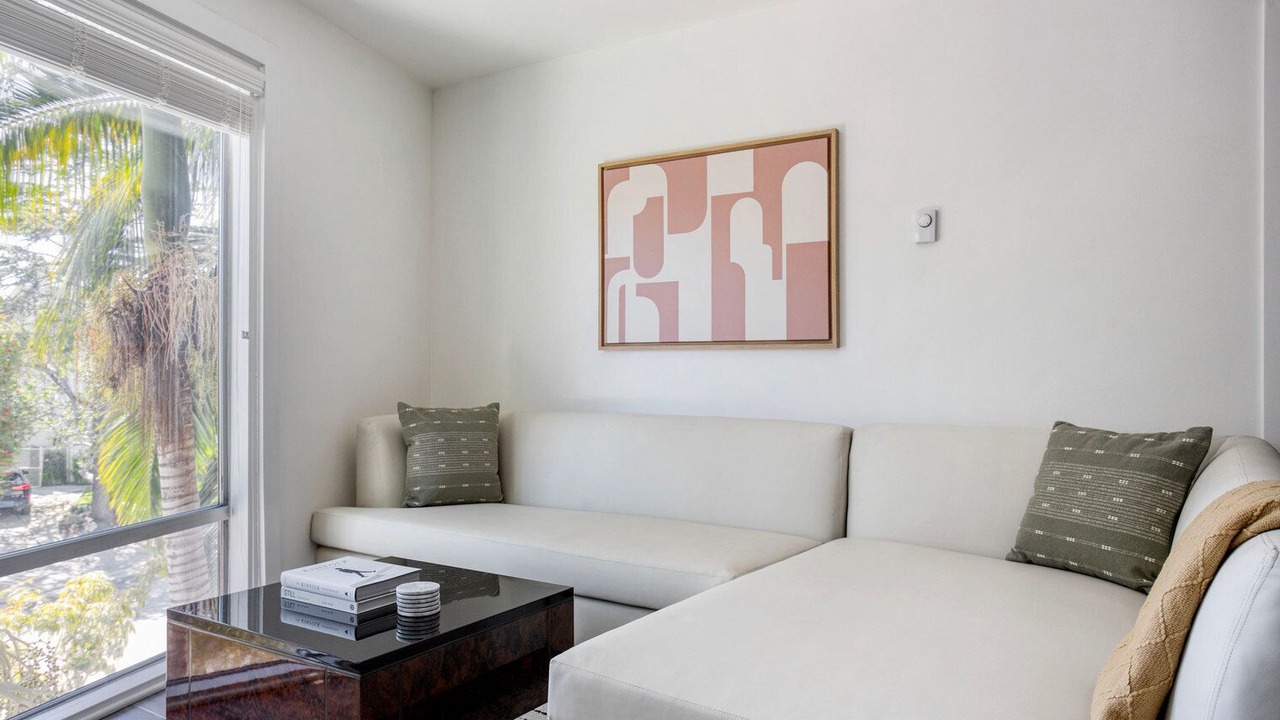 Photo of Livingroom in Miracle Mile