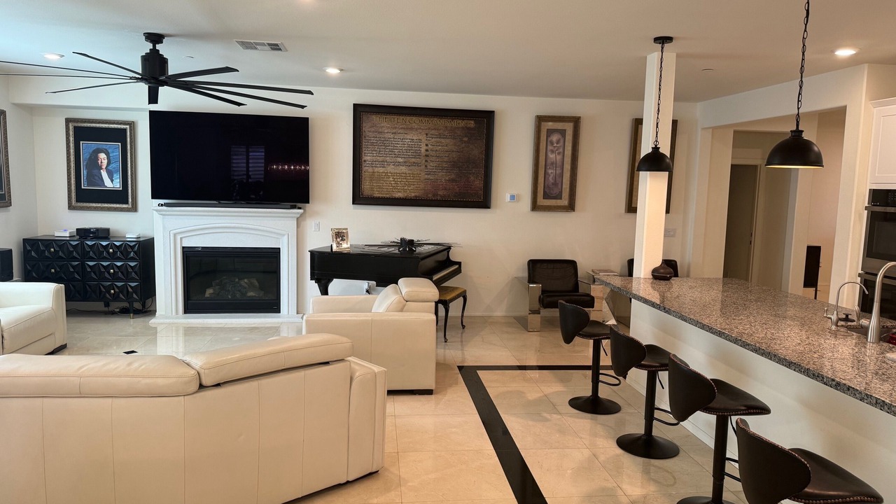 Photo of Livingroom in Sun City
